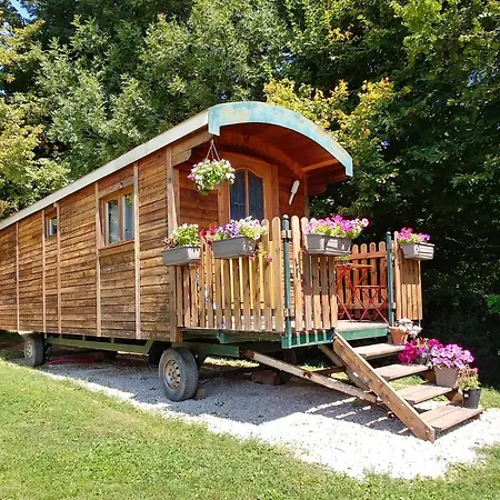 La Roulotte De Fleur Séjour à la campagne Saint-Sauveur (Isere)